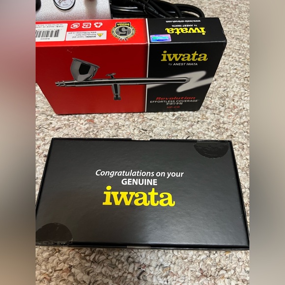 Iwata Silver Jet Airbrush Compressor - Picture 9 of 16